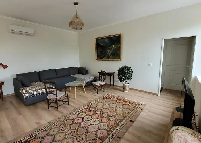 La Pinede, Privatif Au Chateau Aumes